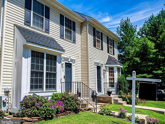 3rd image of 214 Gracecroft Ct