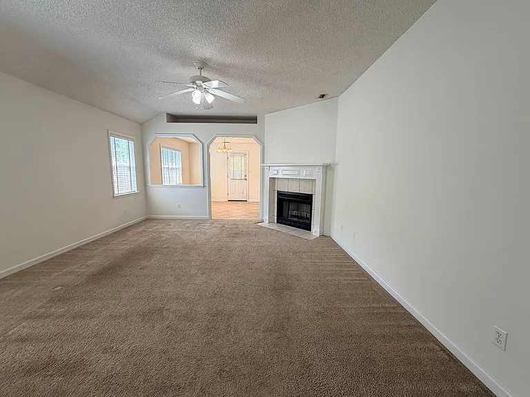 4125 Sedgwyck Ln — Photo 7