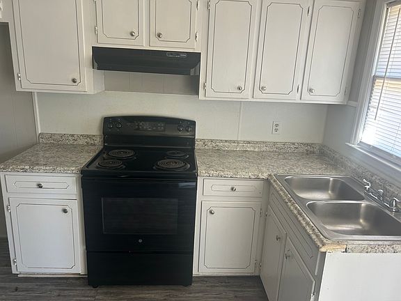 3rd image of 1105 Calhoun St