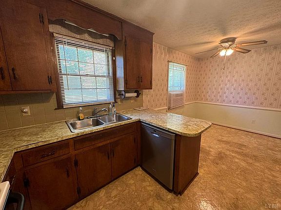 5th image of 154 Oakland Dr