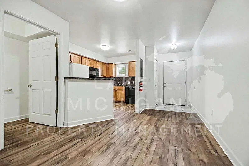 3 bed, 2.5 bath, 1149 sqft, $1,895 — Photo 3