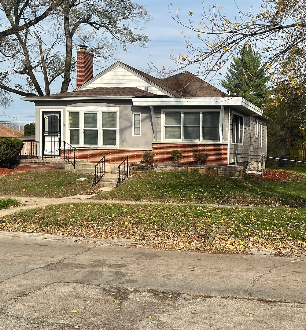 444 Webb St photo 1