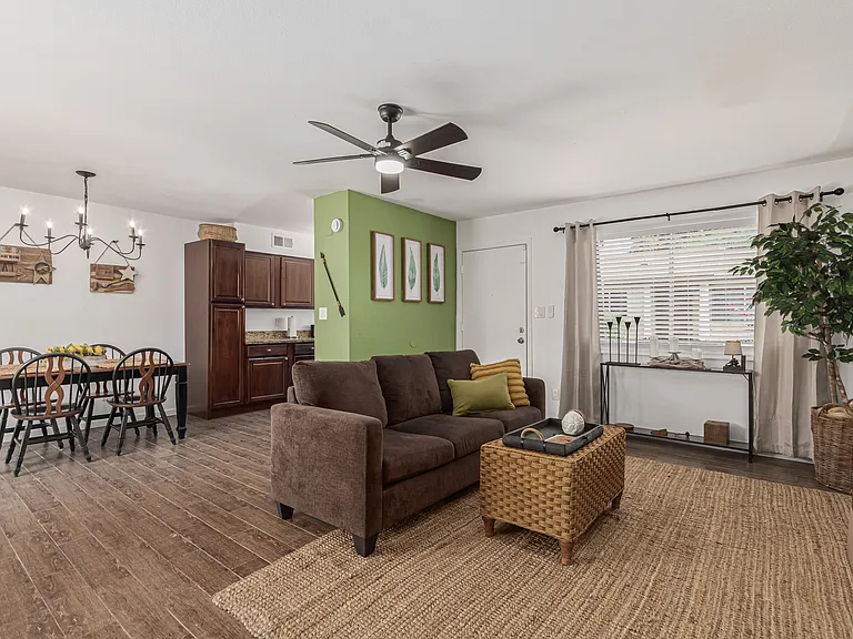 2611 E Obregon St — Photo 3