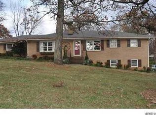 1720 Oakridge Dr, Charlotte, NC 28216