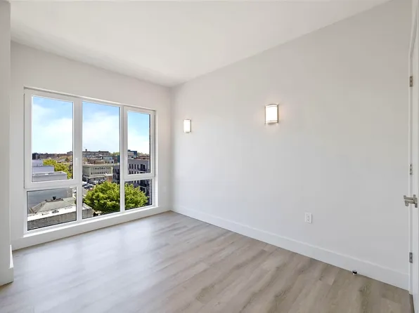 2605 Snyder Avenue image 9 of 31