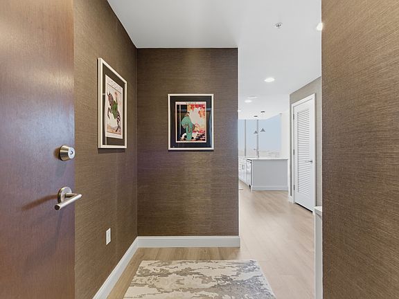 2nd image of 1212 Laurel St APT 1202