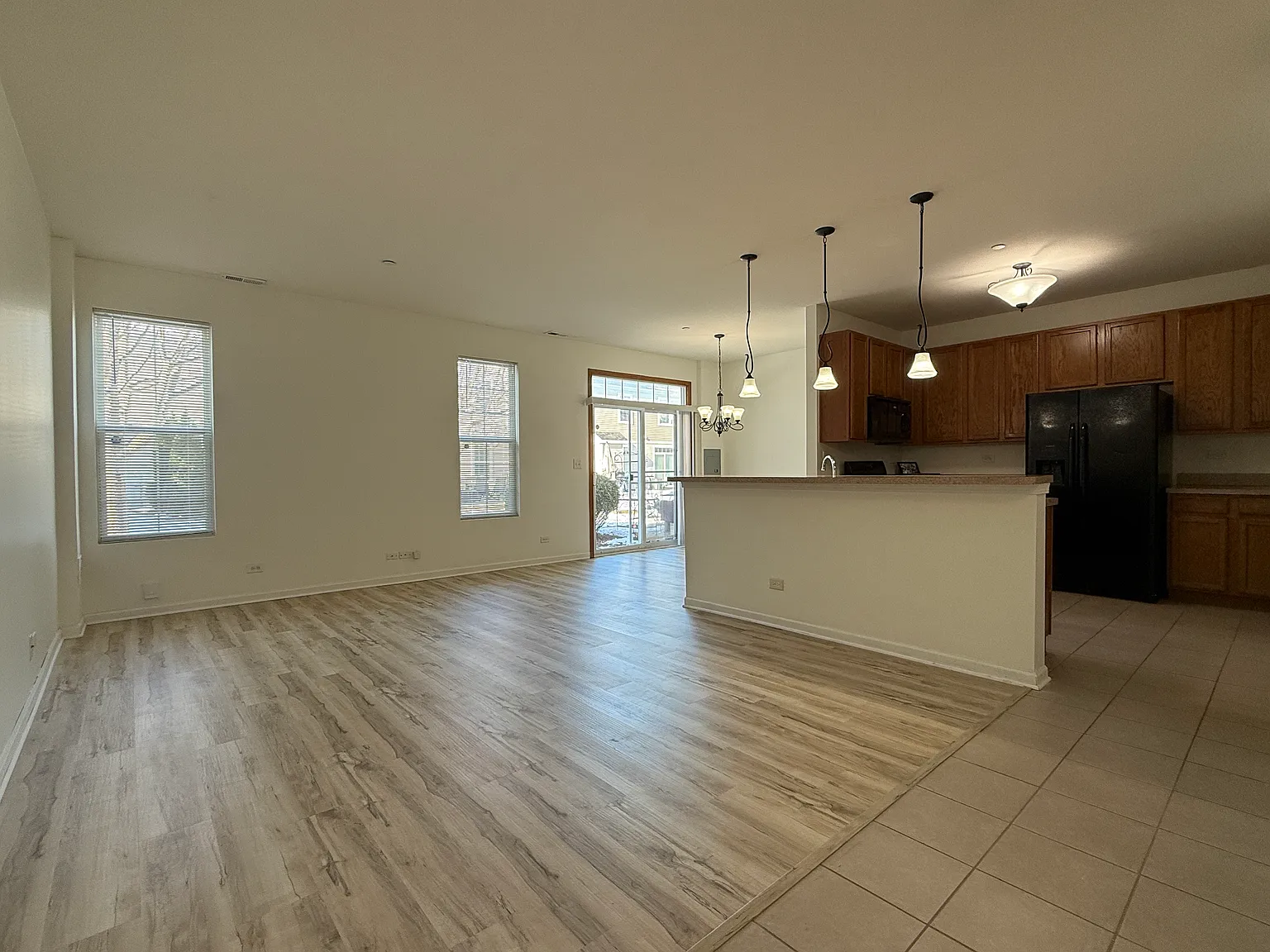 2 bed, 1.5 bath, 1551 sqft, $2,350 — Photo 3