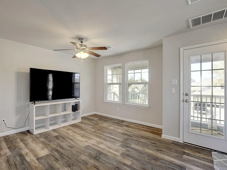 518 Stonewood Ln — Photo 18