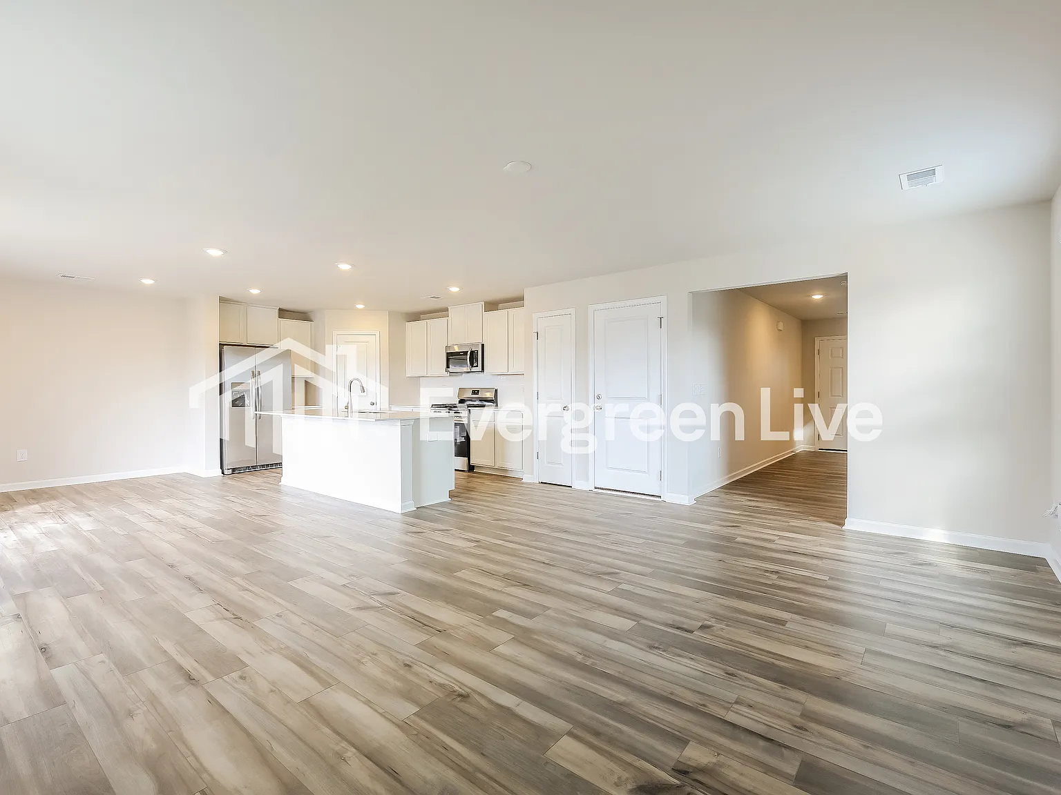 4 bed, 2.5 bath, 1955 sqft, $1,745 — Photo 4