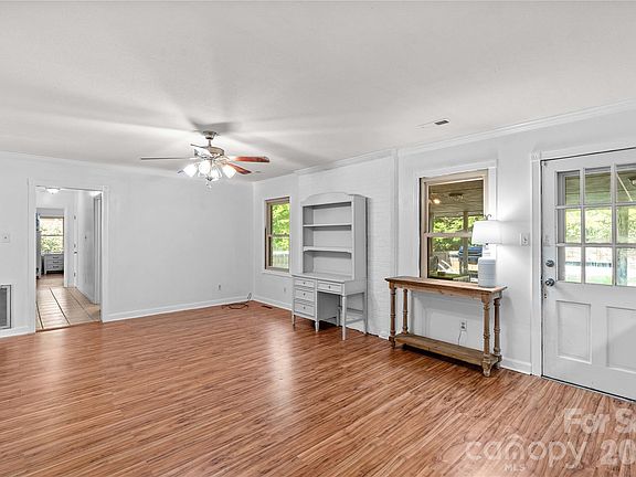 5th image of 868 Fieldstone Rd