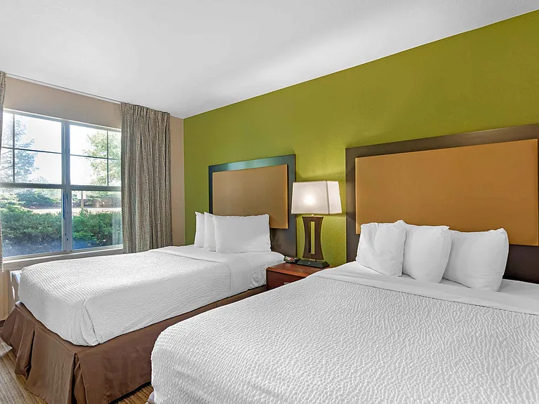 1 Bedroom Suite - 2 Full Beds