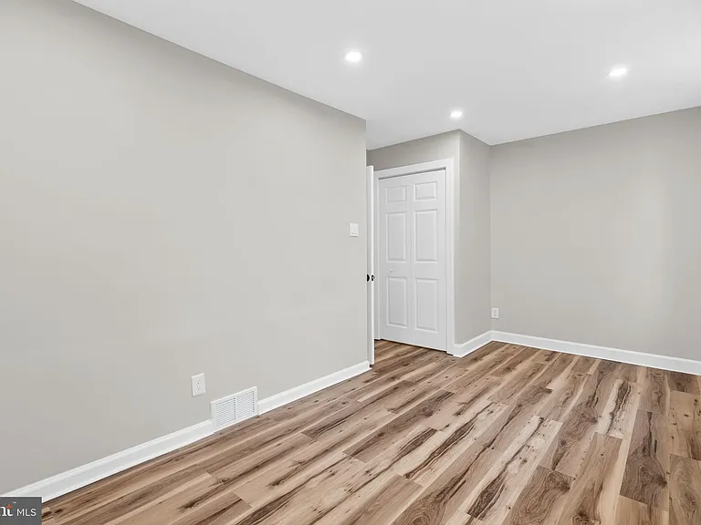 1908 N Croskey St — Photo 21