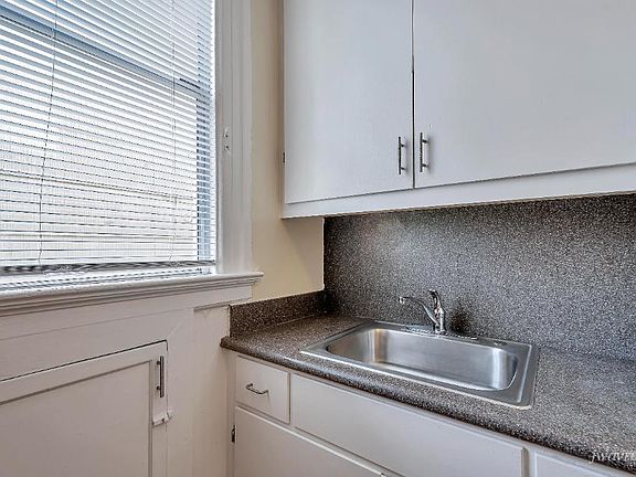 3rd image of 1385 Clay St #11J