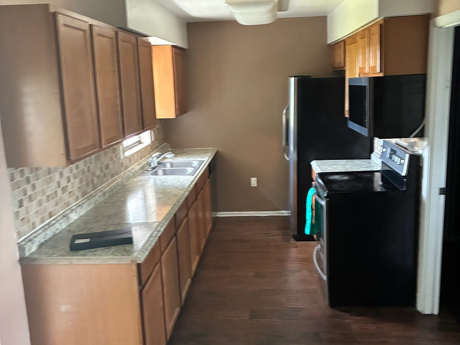 3 bed, 1000 sqft, $1,600 — Photo 3