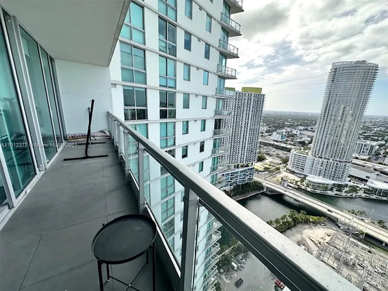 92 SW 3rd St #4107 — Photo 7