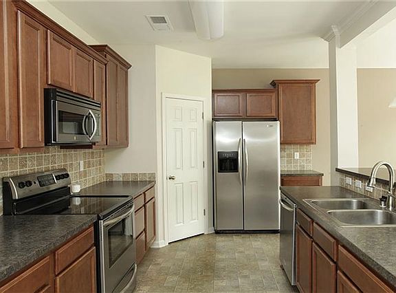 3rd image of 640 Estrella Dr