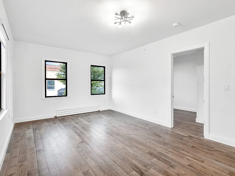 206-208 E Main St #4 — Photo 10