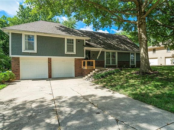 2nd image of 1001 Wyckwood Dr