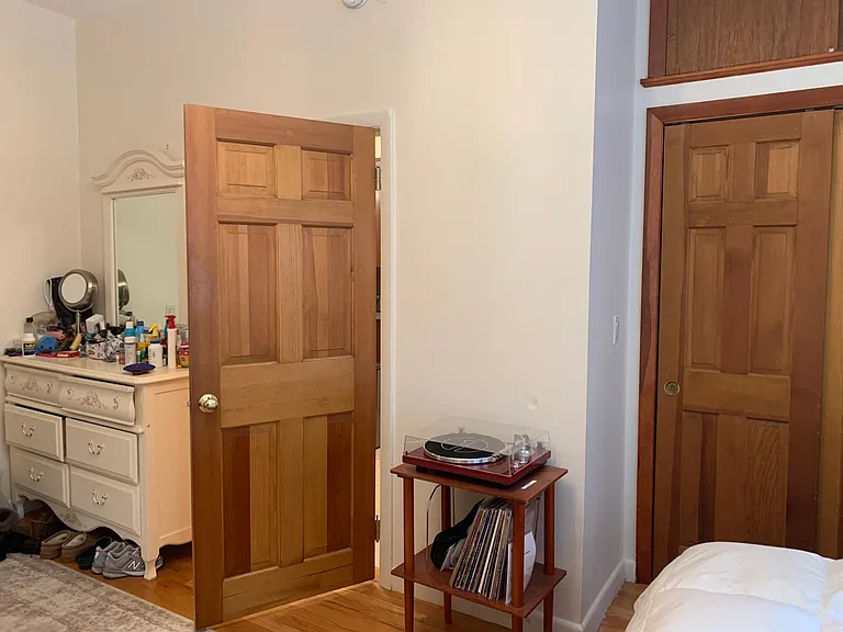 907 Beacon St #4 — Photo 9