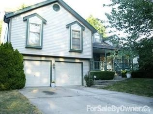 105 NE Bristol Dr, Lees Summit, MO 64086