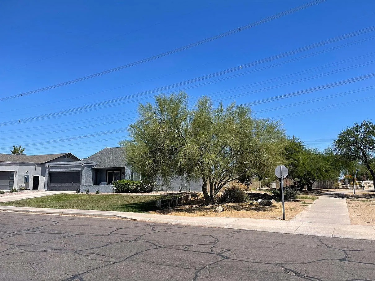 3 bed, 1350 sqft, $3,250 — Photo 2