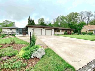 1823 S Timber Ct, Peoria, IL 61607