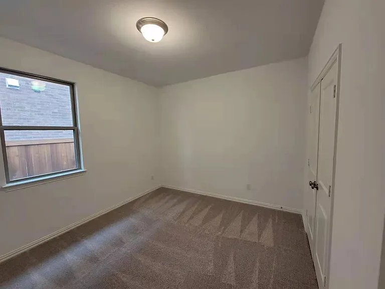 2510 Lovegrass Ln — Photo 9