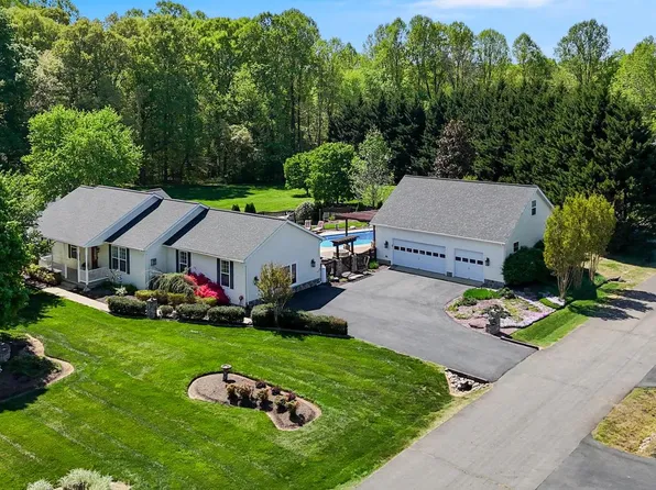 38425 Rooster Ln, Mechanicsville, MD 20659