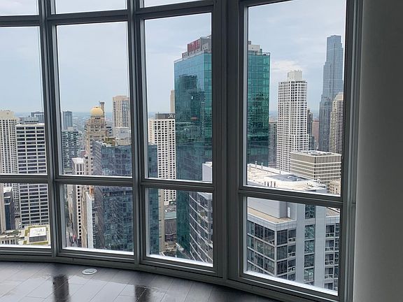 5th image of 256 E Illinois St #413