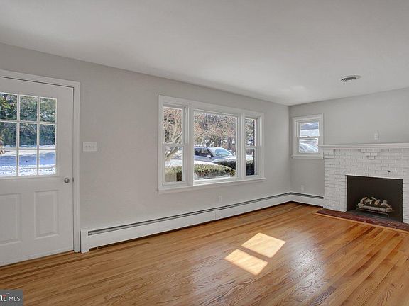 2nd image of 11926 Turners Ln