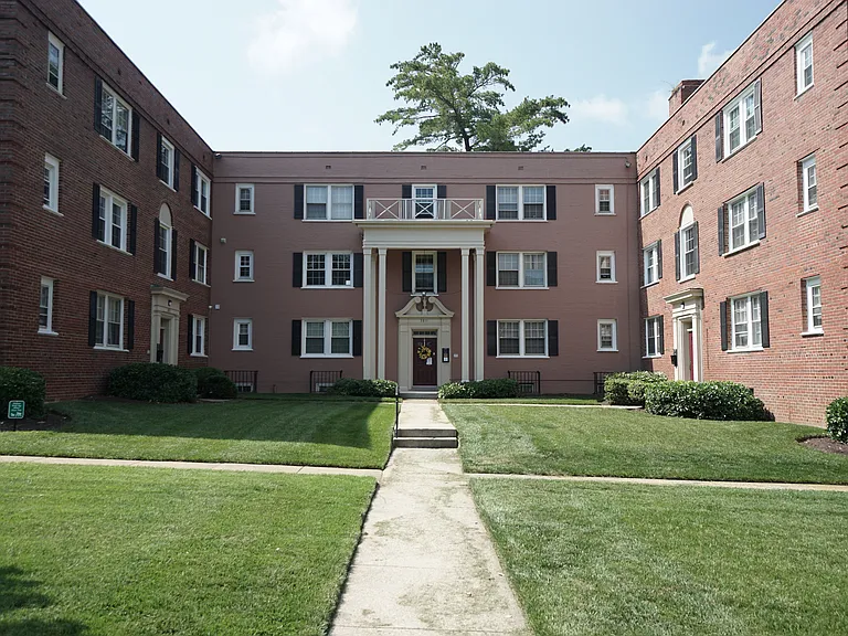 3811 V St SE #201 — Photo 8