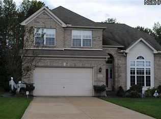 8240 Augusta Ln, Northfield, OH 44067