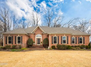 49 Elmhurst Dr, Jackson, TN 38305