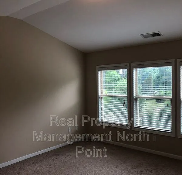 1175 Hampton Oaks Dr — Photo 13