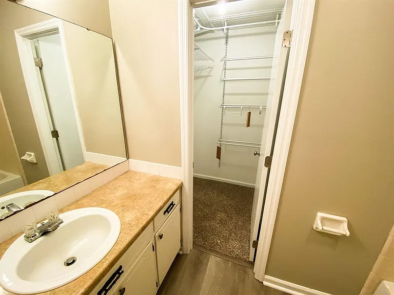 1104 Green Tree Ct #E — Photo 13