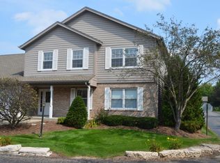 938 Crestwood Dr, Burlington, WI 53105