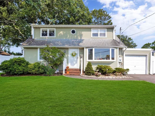 211 Tiffany Drive, Massapequa Park, NY 11762