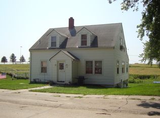 38 Park St, Treynor, IA 51575
