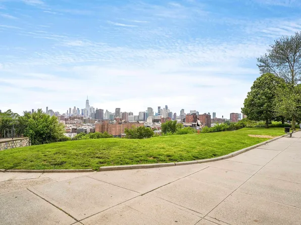 106 Griffith Street image 23 of 40