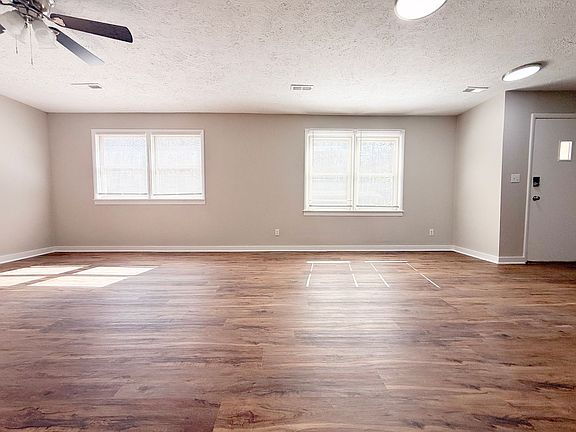 3rd image of 325 Petite Dr