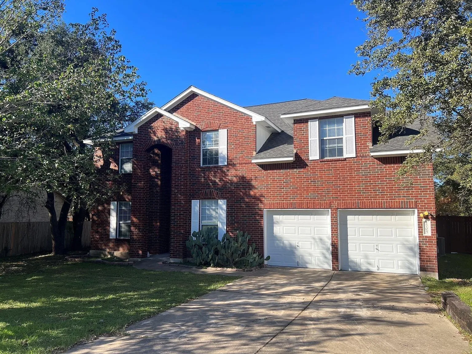 4 bed, 2.5 bath, 3295 sqft, $2,500 — Photo 3