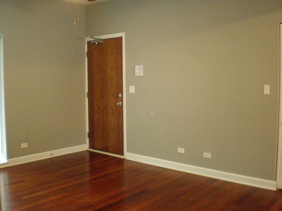 3rd image of 3520 N Hamlin Ave
