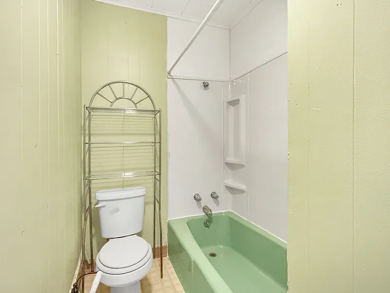 527 Penobscot Ave #8 — Photo 4