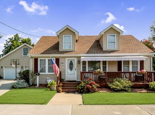 6327 Cleveland St, Chincoteague, VA 23336