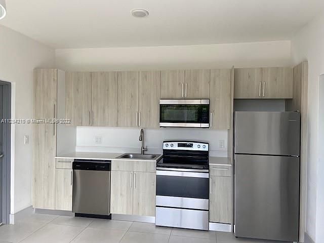 1st image of 519 SW 5th Ave #303