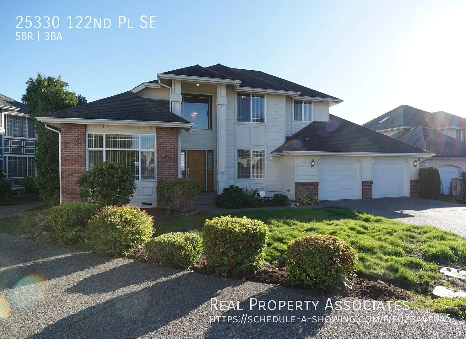 Beautiful Five Bedroom Home on Private Cul-de-Sac with Fully Fenced Yard — Photo 2
