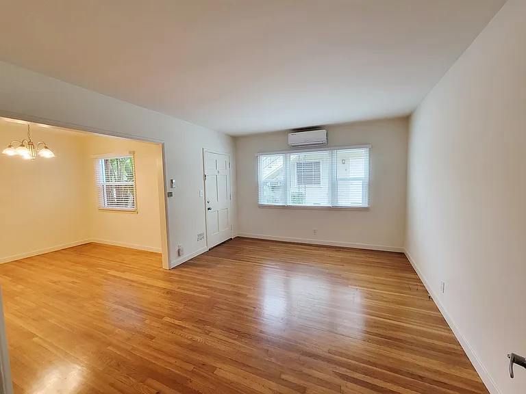 164 N Allen Ave — Photo 5