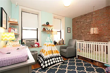 Rented by R New York