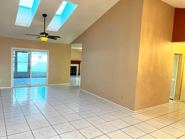 2965 Erskine Dr — Photo 4