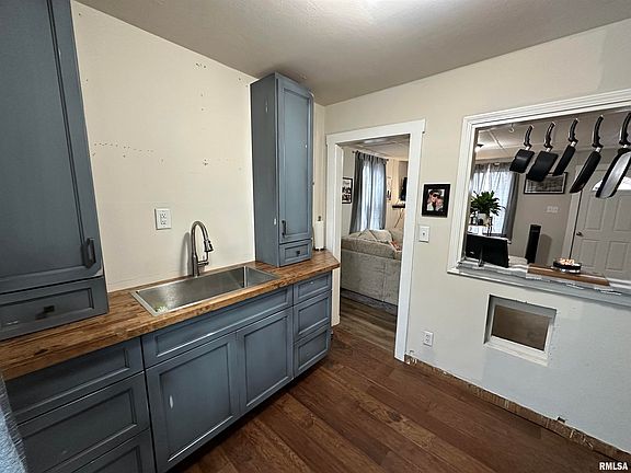 2nd image of 3009 N Avalon Pl